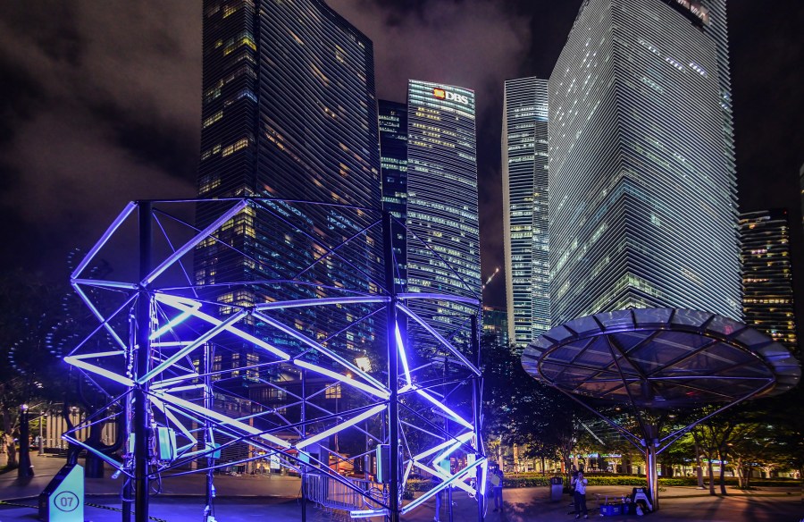 Bolt by Jun Ong. Image courtesy of i Light Marina Bay 2016.